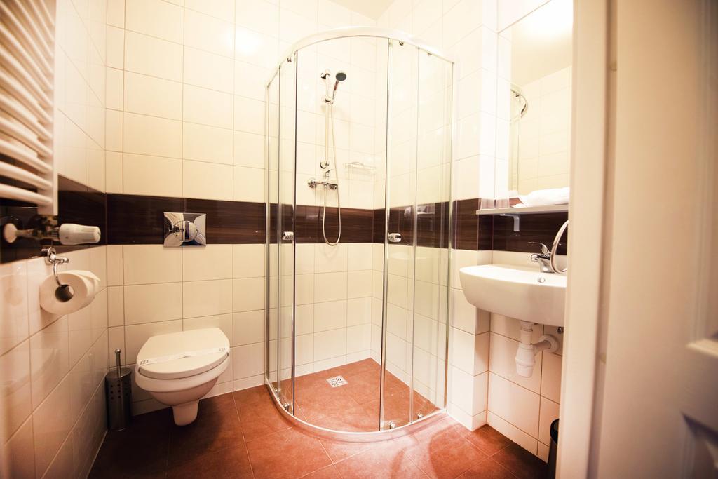 Hotel Makara Katowice Habitación foto