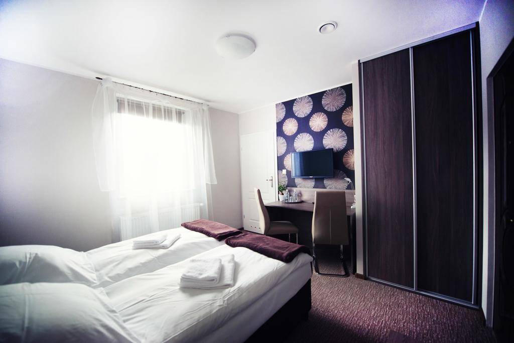 Hotel Makara Katowice Habitación foto